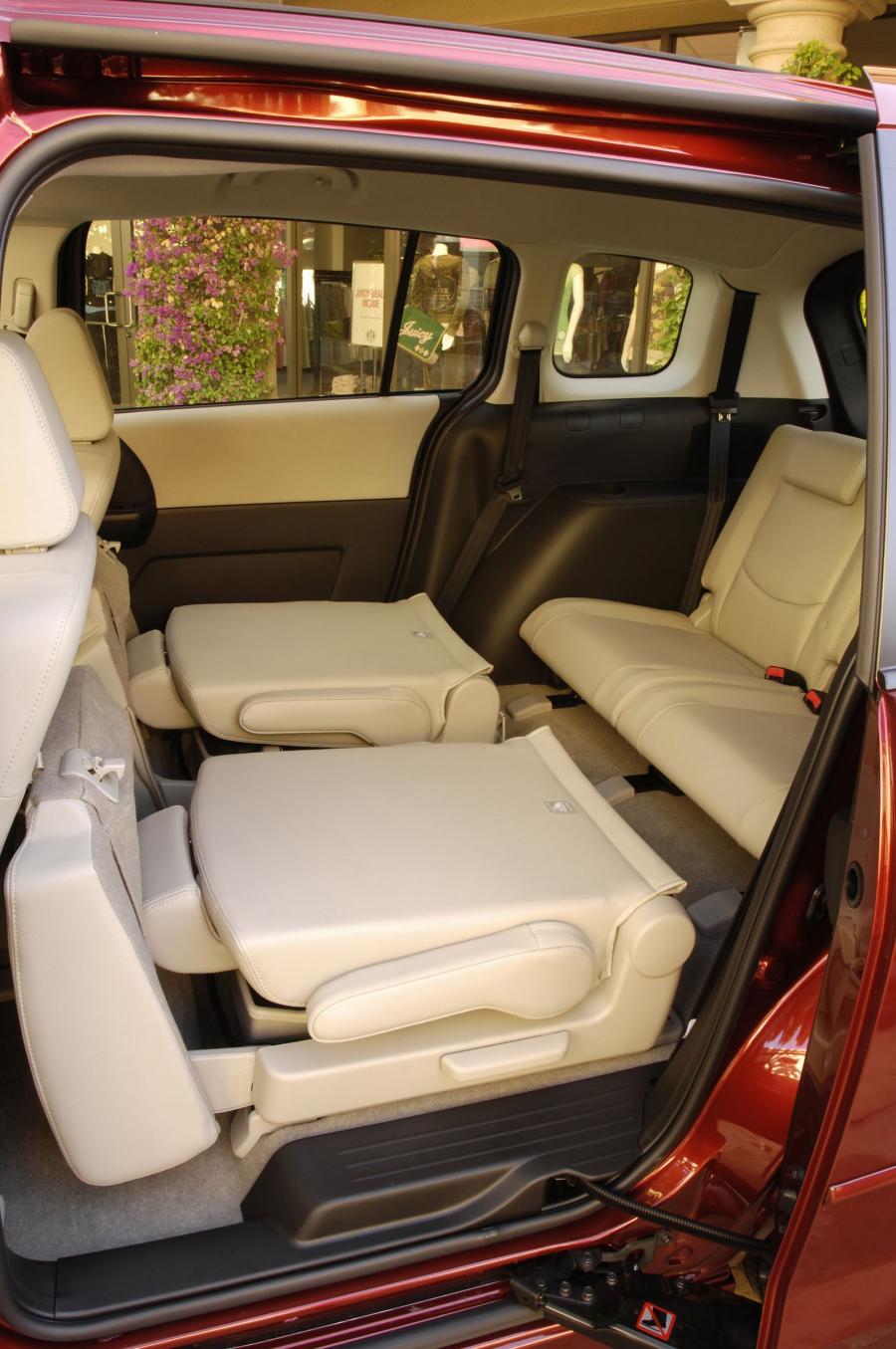  Mazda5 2006 года  (фото 95 из 129)